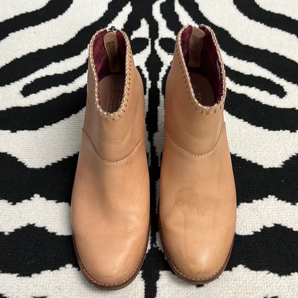 TOMS Leila Leather Bootie in Tan Size 7.5 - Picture 4 of 14